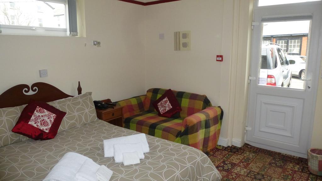 Whitehall Guest House Colwyn Bay Exterior foto